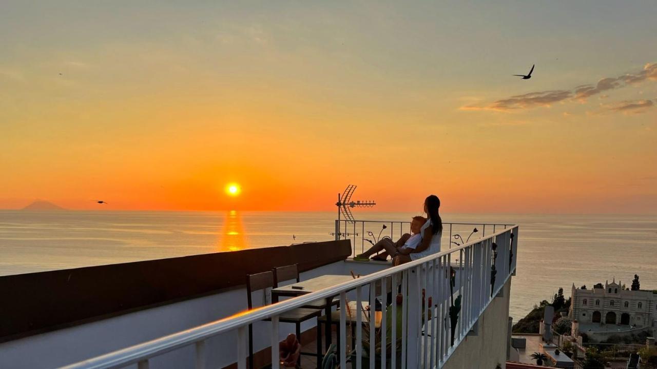 Affaccio Su Stromboli Apartment Тропеа Екстериор снимка